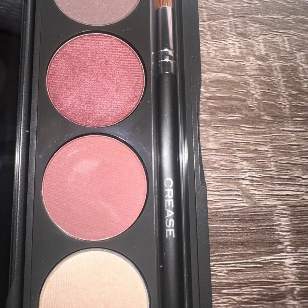 Mirabella‎ Eyeshadow Palette makeup face